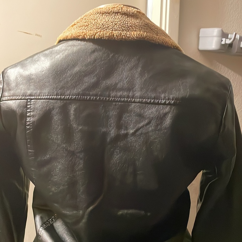 M) Leather jacket!! - Picture 4 of 7